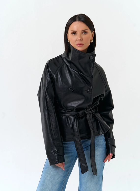 Женская куртка из эко кожи с поясом