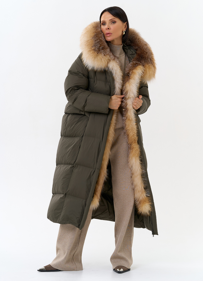 Женский длинный пуховик с отделкой из меха лисы модель № 31983 меха малина