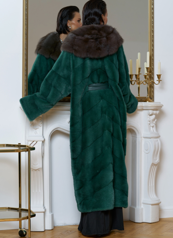 Норковая шуба с капюшоном из меха куницы