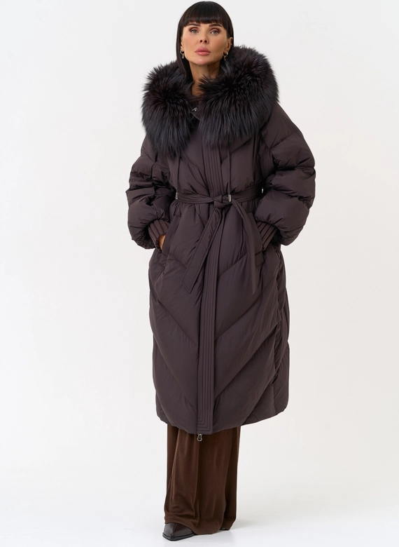 Женский пуховик с капюшоном из меха чернобурки