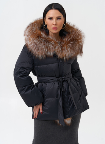 Женский пуховик с отделкой из меха лисы