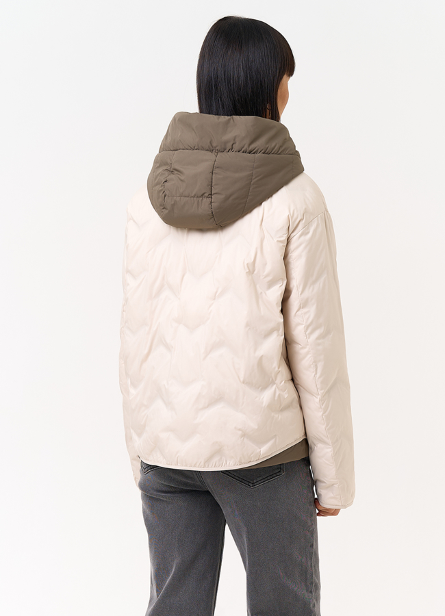 Женская куртка с контрастным капюшоном модель № 31543 в кредит