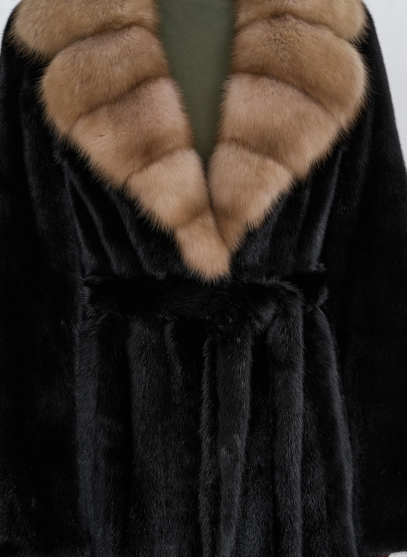 Шуба из меха норки с воротником из меха куницы