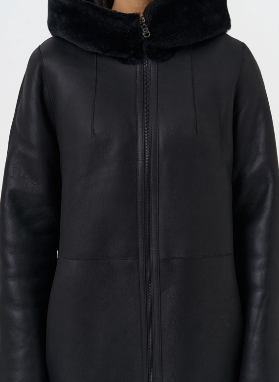 Натуральная двухсторонняя дубленка с капюшоном