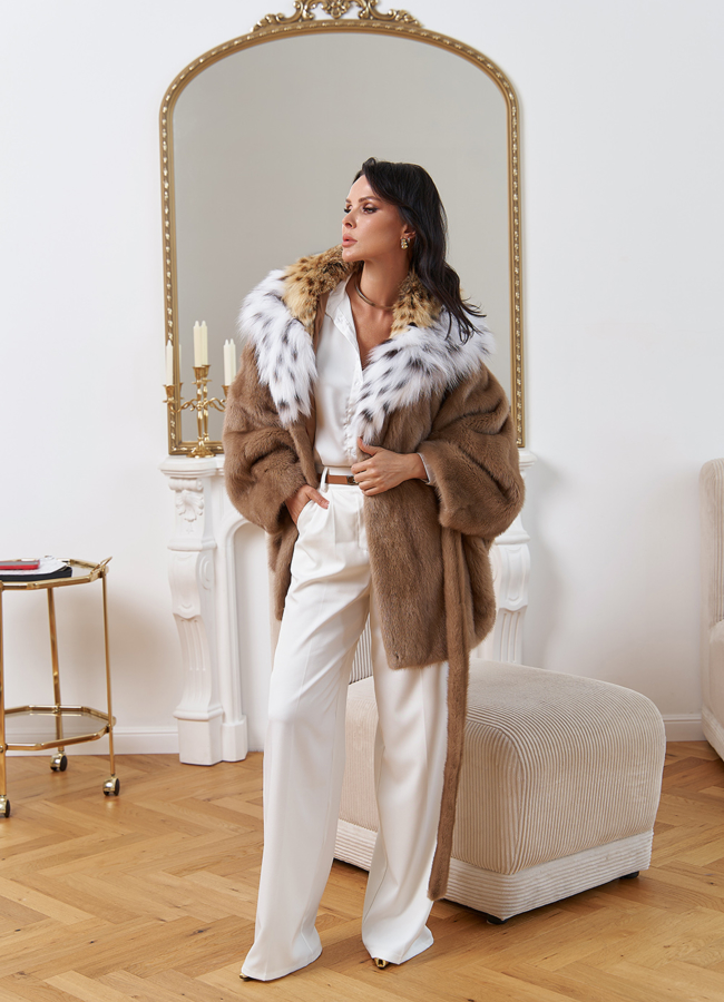 Женская шуба из меха норки с капюшоном  модель № 30693 универмаг малина