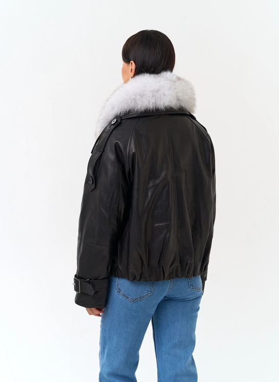 Женский кожаный пуховик с воротником из песца фото