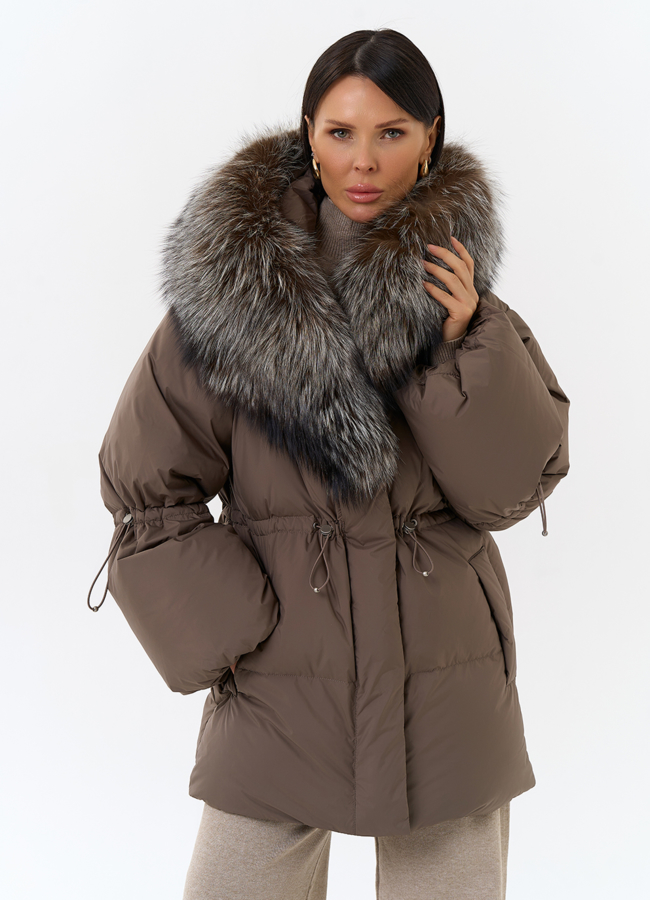 Женский пуховик с капюшоном из меха чернобурки модель № 32016 меха малина