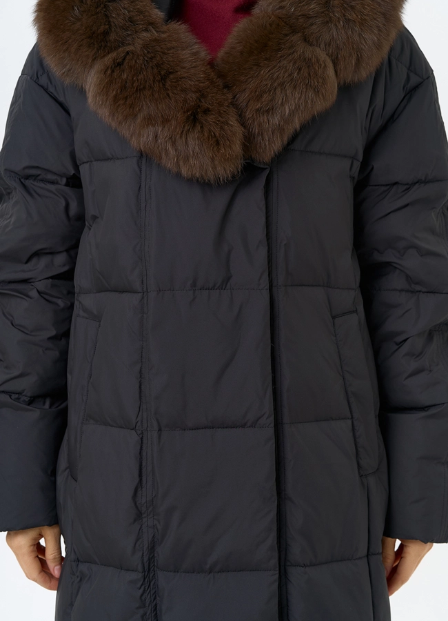 Женский пуховик черного цвета с капюшоном из меха песца модель № 31614 универмаг малина