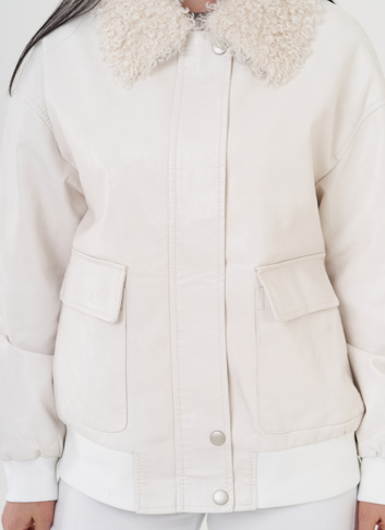 Куртка "бомбер" с эко мехом