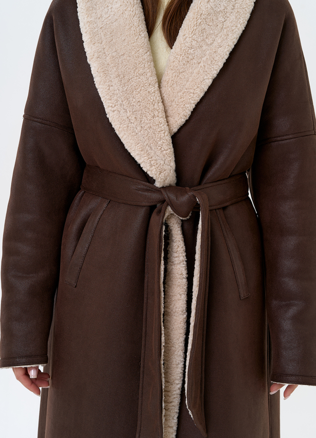 Женская двухсторонняя дубленка из эко замши с воротником шаль модель № 31437 универмаг малина