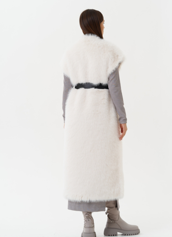 Удлиненный жилет из экомеха