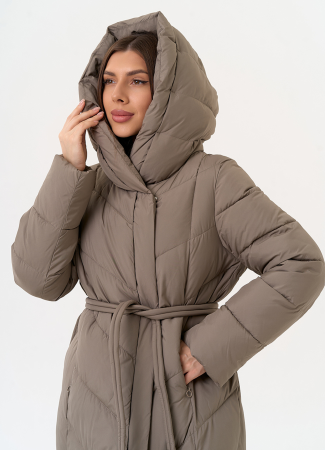 Женский пуховик с капюшоном модель № 31601 универмаг малина