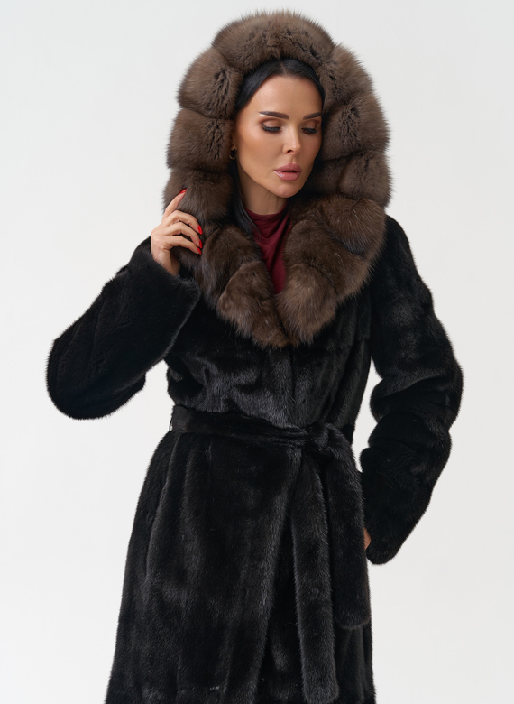 Норковая шуба с капюшоном из меха соболя