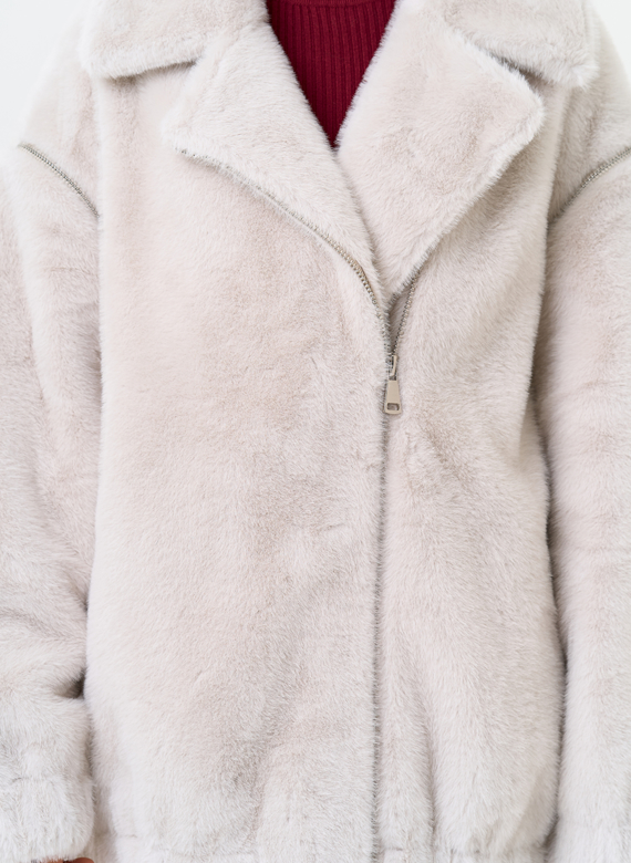 Женский бомбер из эко меха со съемными рукавами