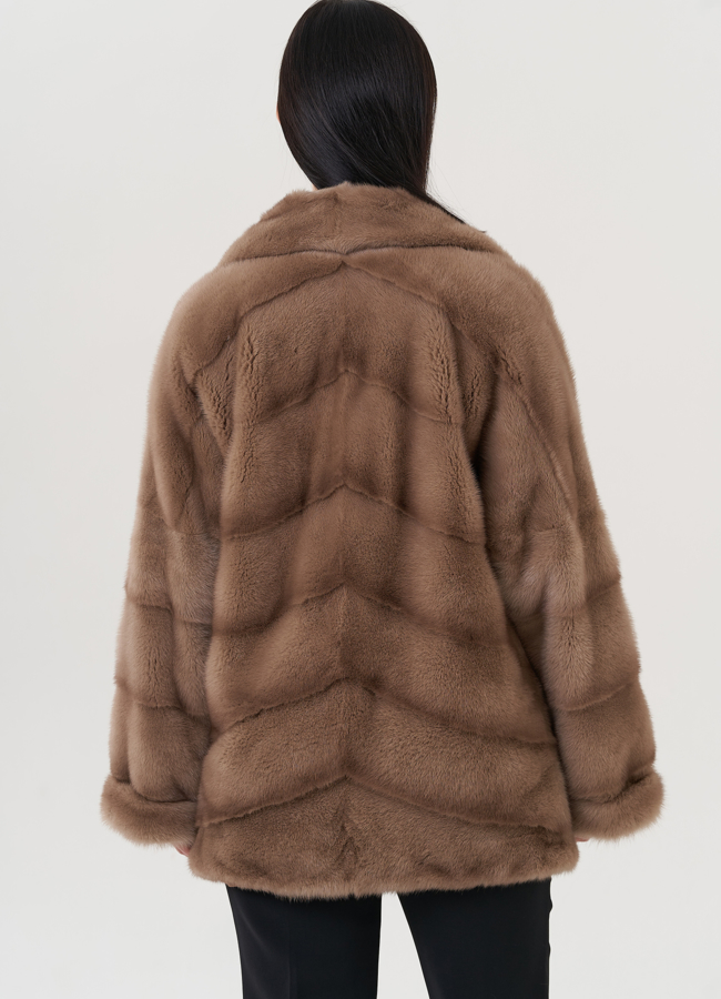 Шуба из норки с английским воротником  модель № 30689 универмаг малина