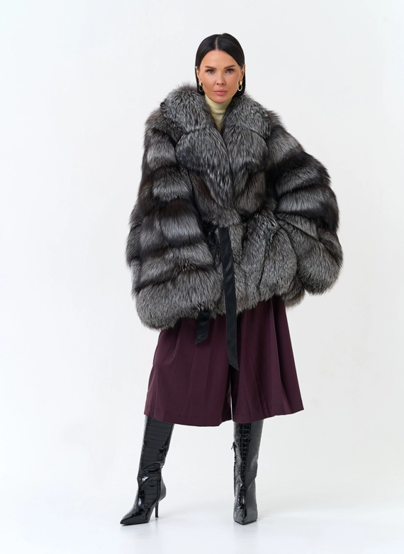 Женская шуба из меха чернобурой лисы фото