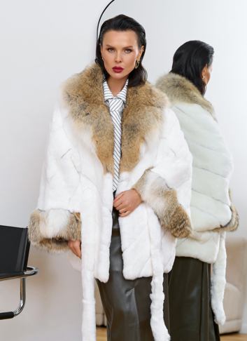 Шуба из кролика с отделкой из меха койота