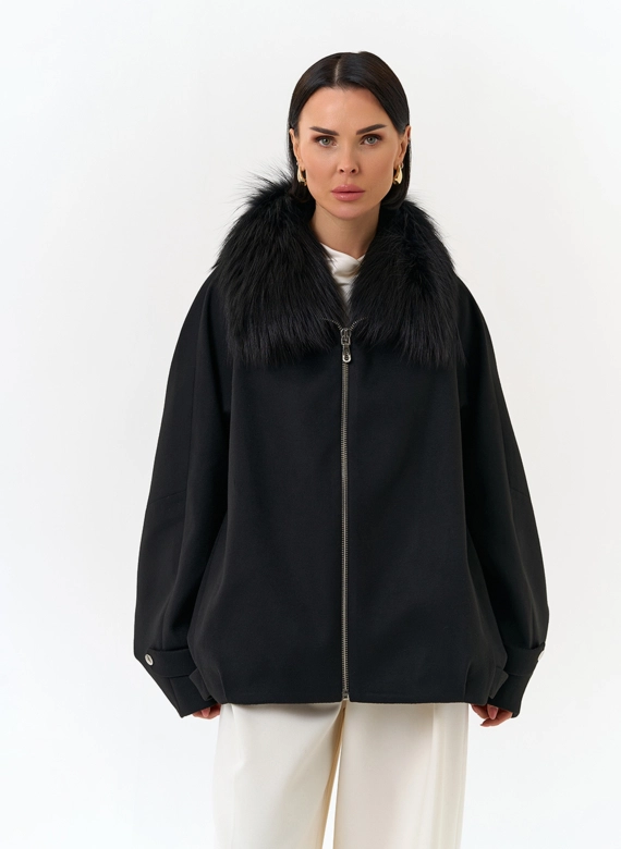 Женское укороченное пальто с отделкой из меха лисы фото